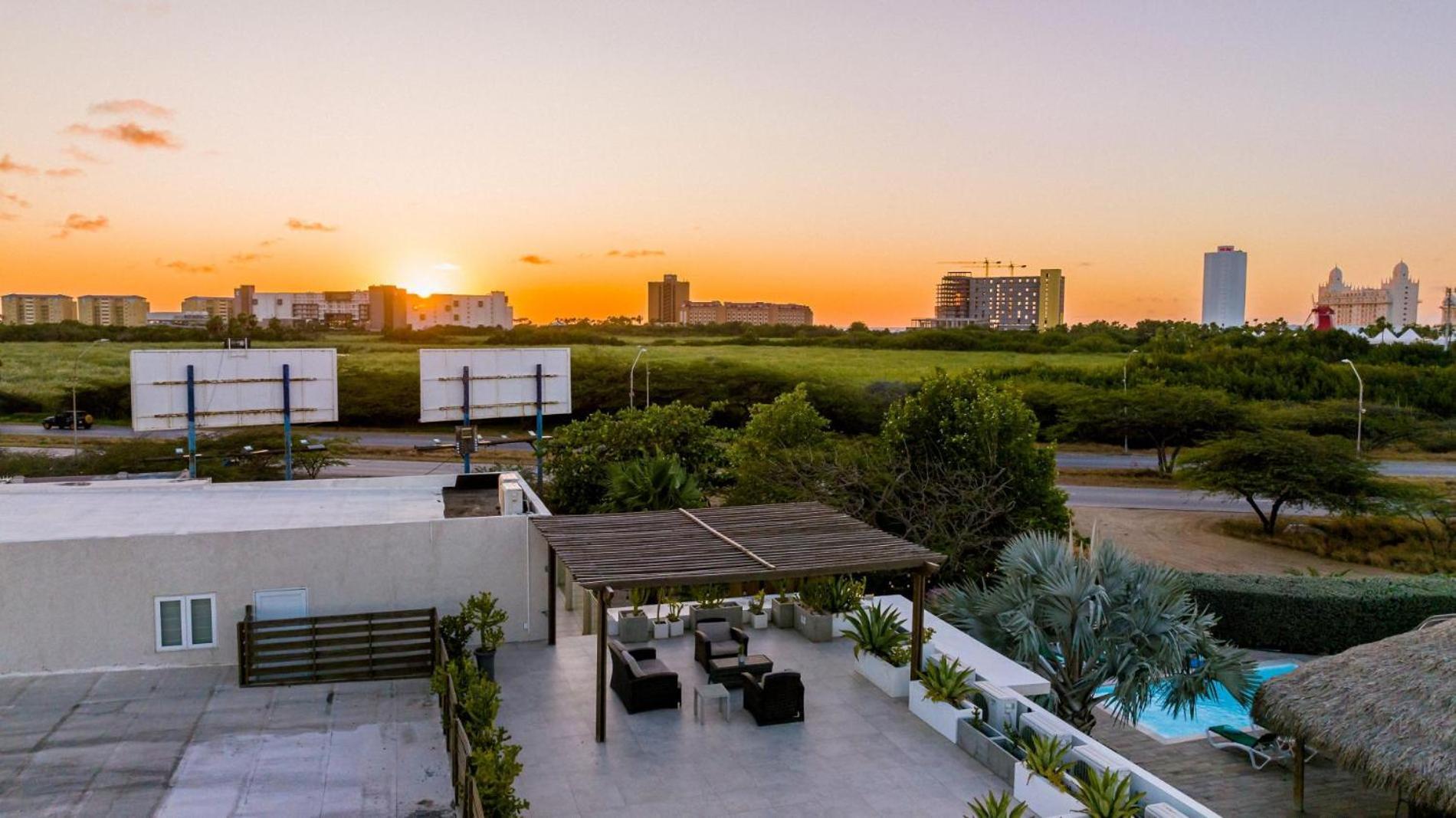 Koyari Modern Condos 9Br 7Ba Sleeps 26 W/ Pool And Roof Deck Palm Beach Exterior photo
