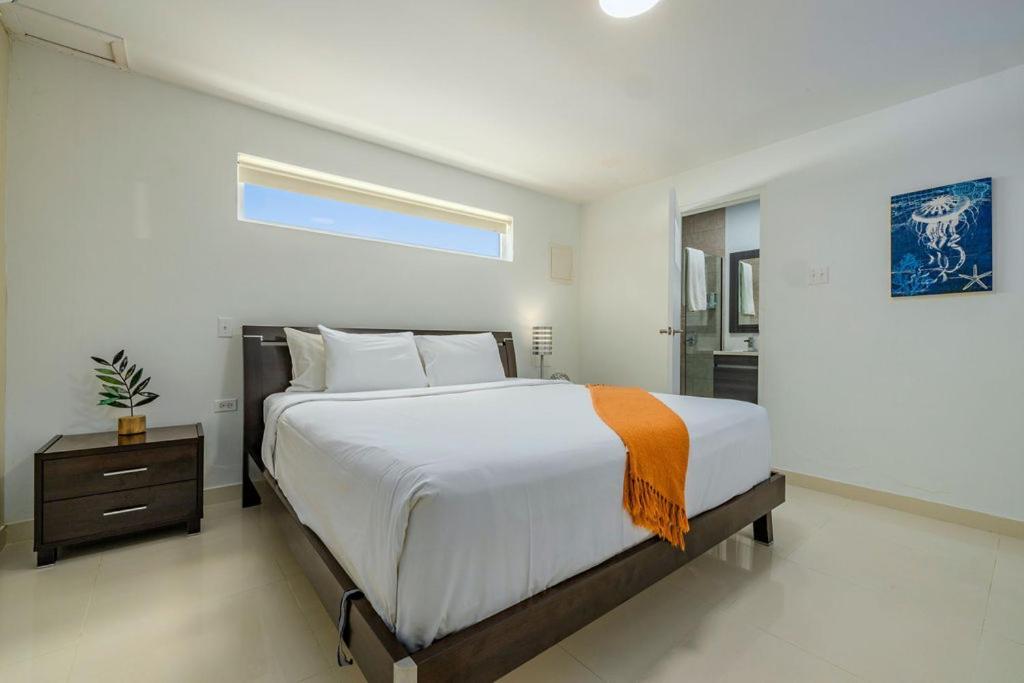Koyari Modern Condos 9Br 7Ba Sleeps 26 W/ Pool And Roof Deck Palm Beach Exterior photo