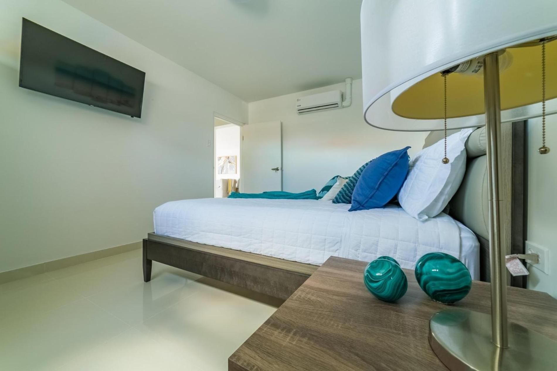 Koyari Modern Condos 9Br 7Ba Sleeps 26 W/ Pool And Roof Deck Palm Beach Exterior photo