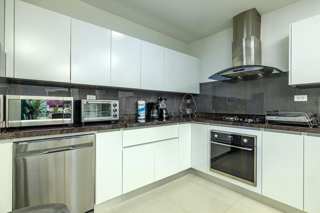Koyari Modern Condos 9Br 7Ba Sleeps 26 W/ Pool And Roof Deck Palm Beach Exterior photo
