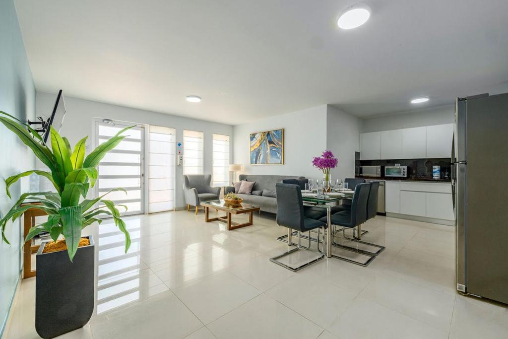 Koyari Modern Condos 9Br 7Ba Sleeps 26 W/ Pool And Roof Deck Palm Beach Exterior photo