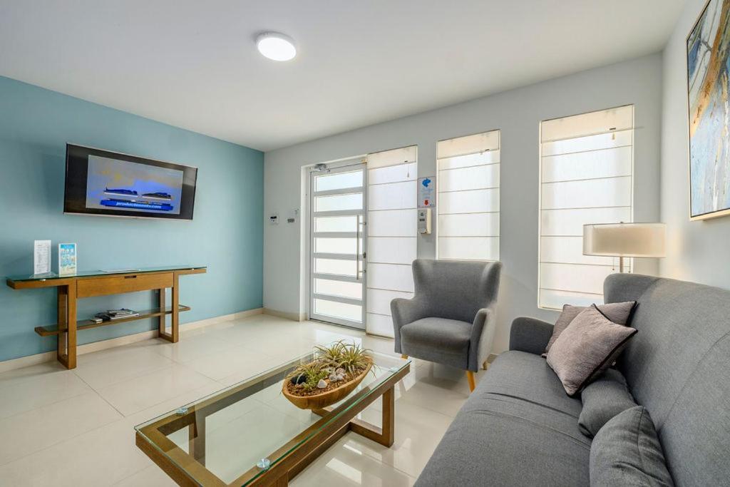 Koyari Modern Condos 9Br 7Ba Sleeps 26 W/ Pool And Roof Deck Palm Beach Exterior photo
