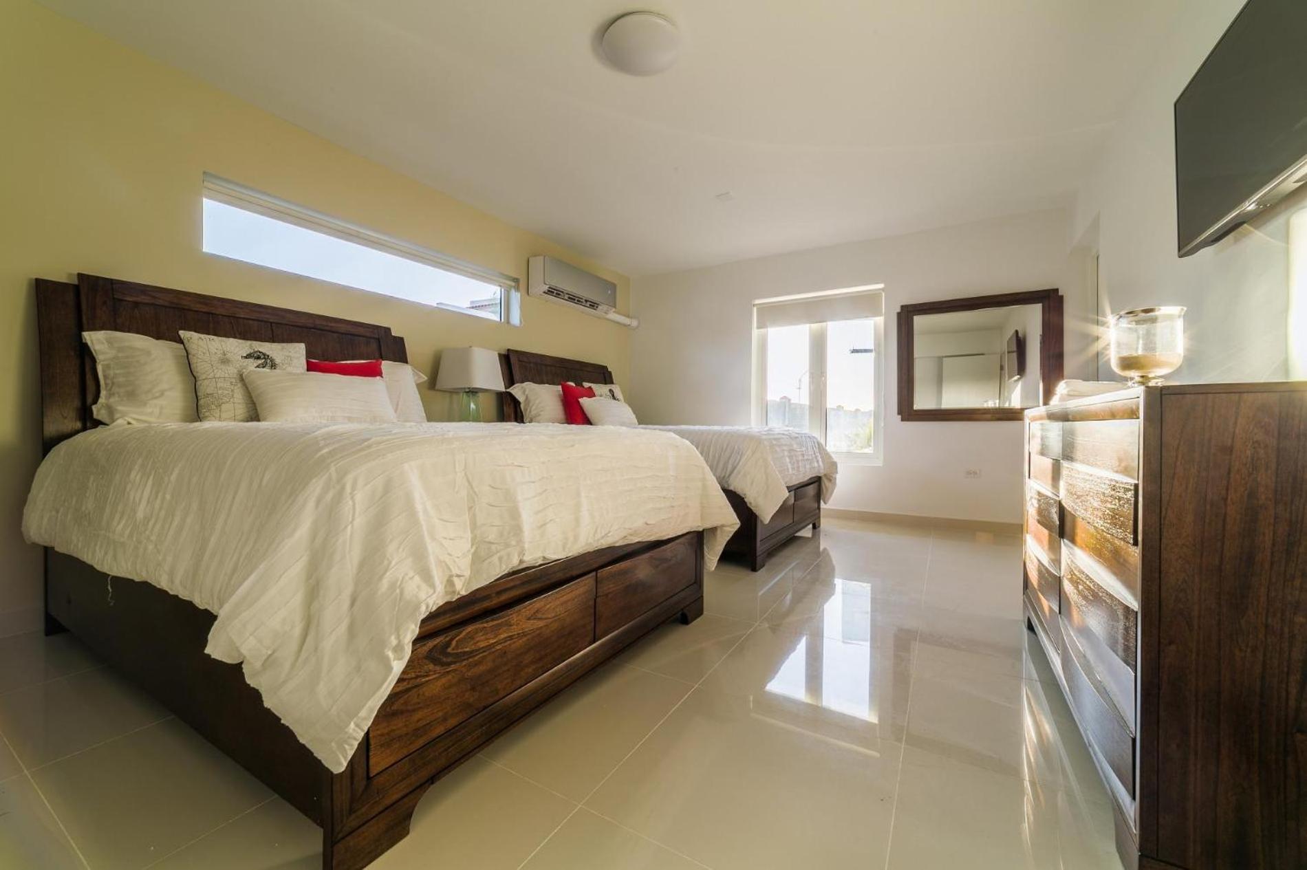 Koyari Modern Condos 9Br 7Ba Sleeps 26 W/ Pool And Roof Deck Palm Beach Exterior photo