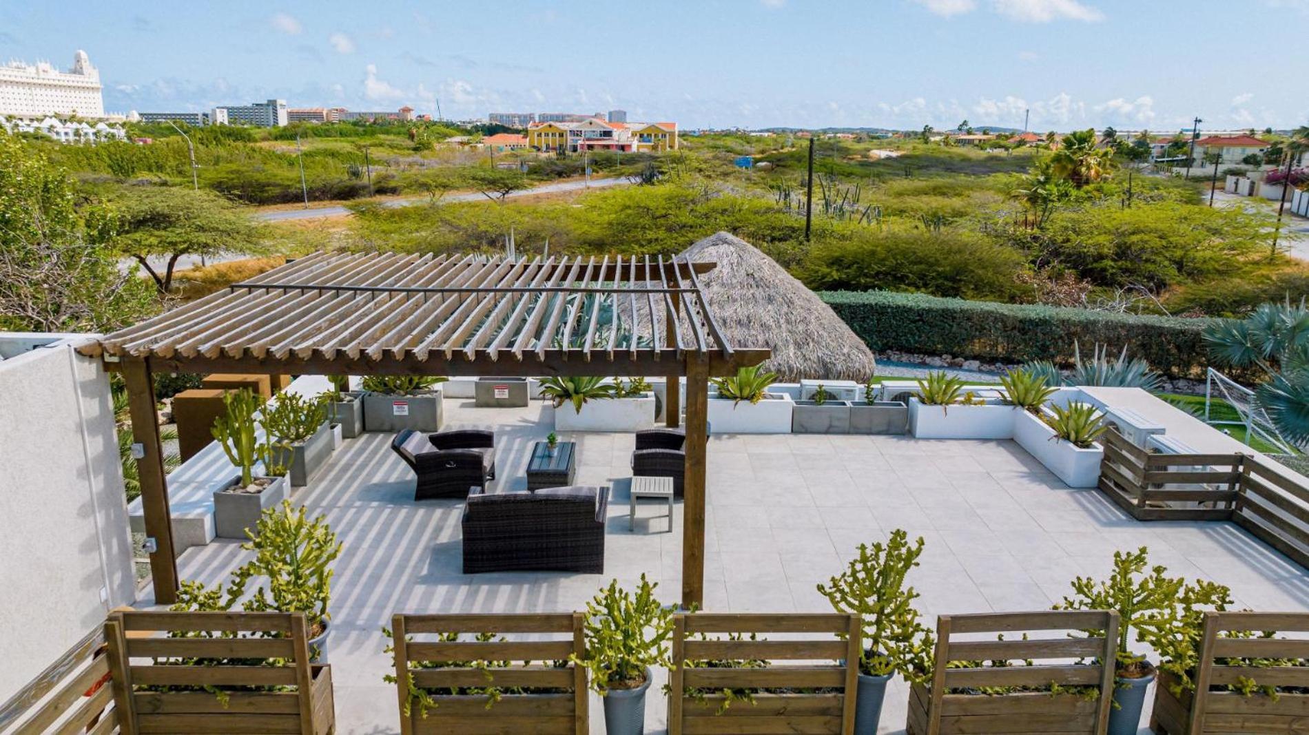 Koyari Modern Condos 9Br 7Ba Sleeps 26 W/ Pool And Roof Deck Palm Beach Exterior photo