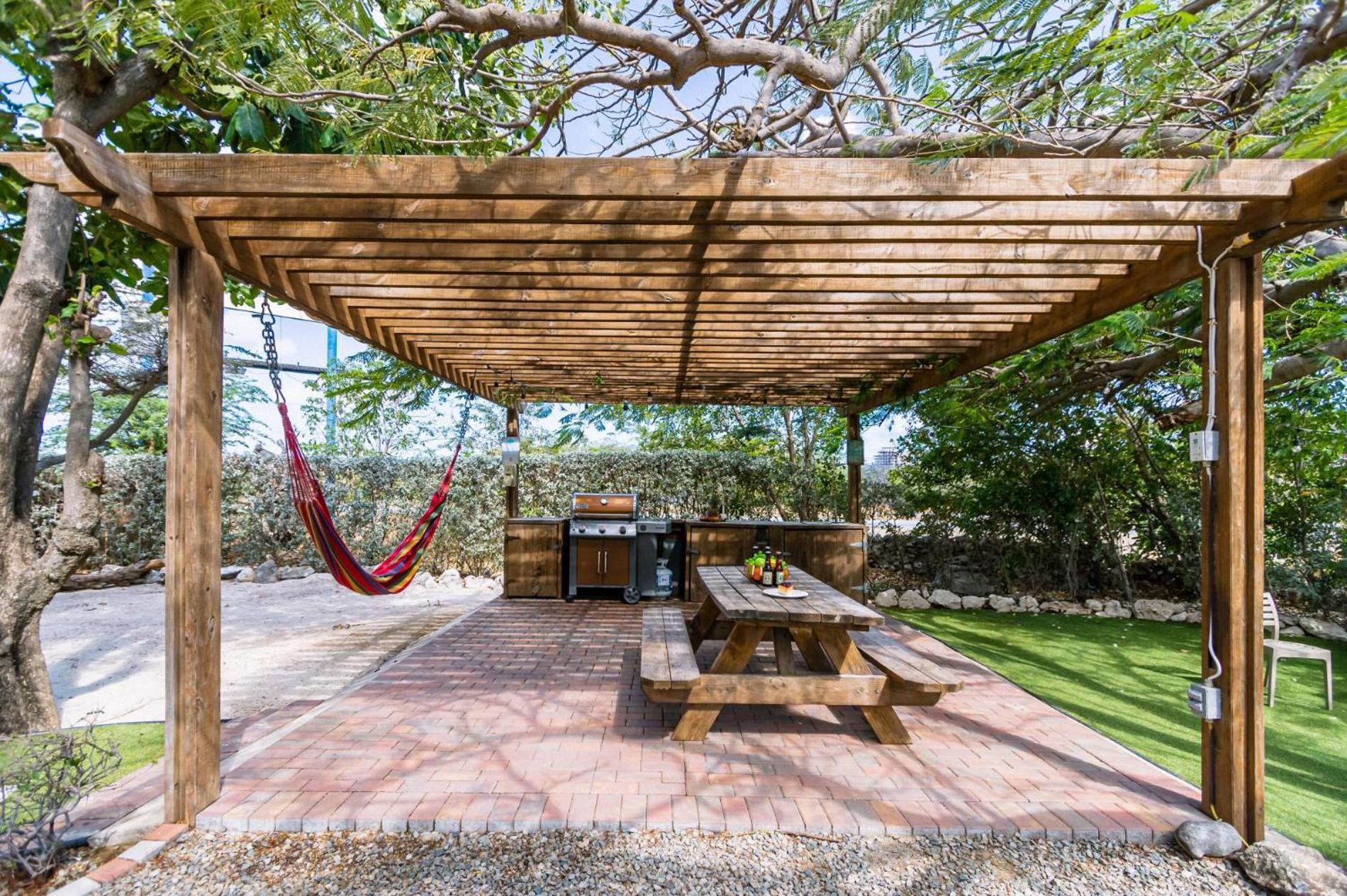 Koyari Modern Condos 9Br 7Ba Sleeps 26 W/ Pool And Roof Deck Palm Beach Exterior photo