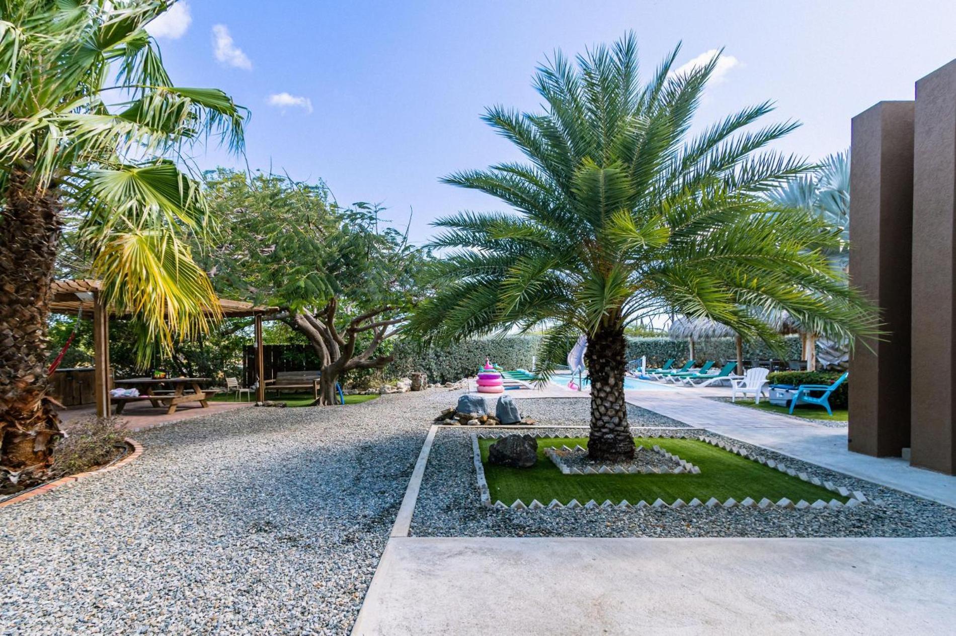 Koyari Modern Condos 9Br 7Ba Sleeps 26 W/ Pool And Roof Deck Palm Beach Exterior photo